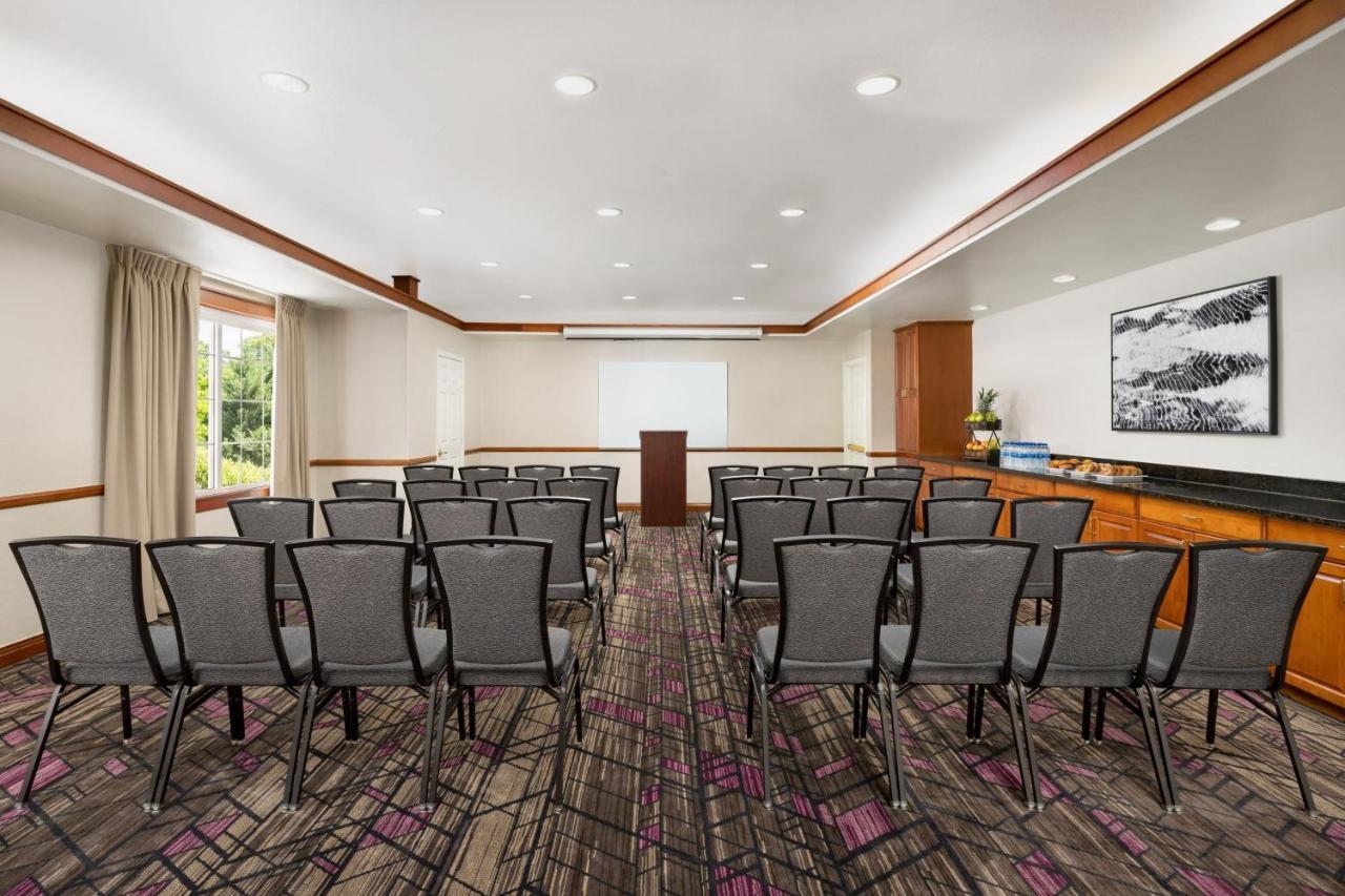 Hotel Potomac Mills 3*