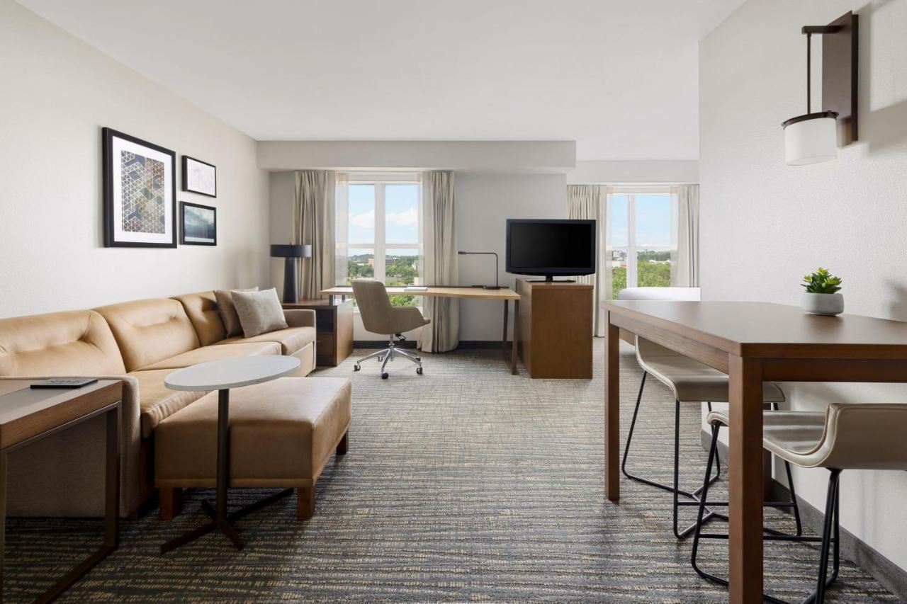 Hotel Potomac Mills