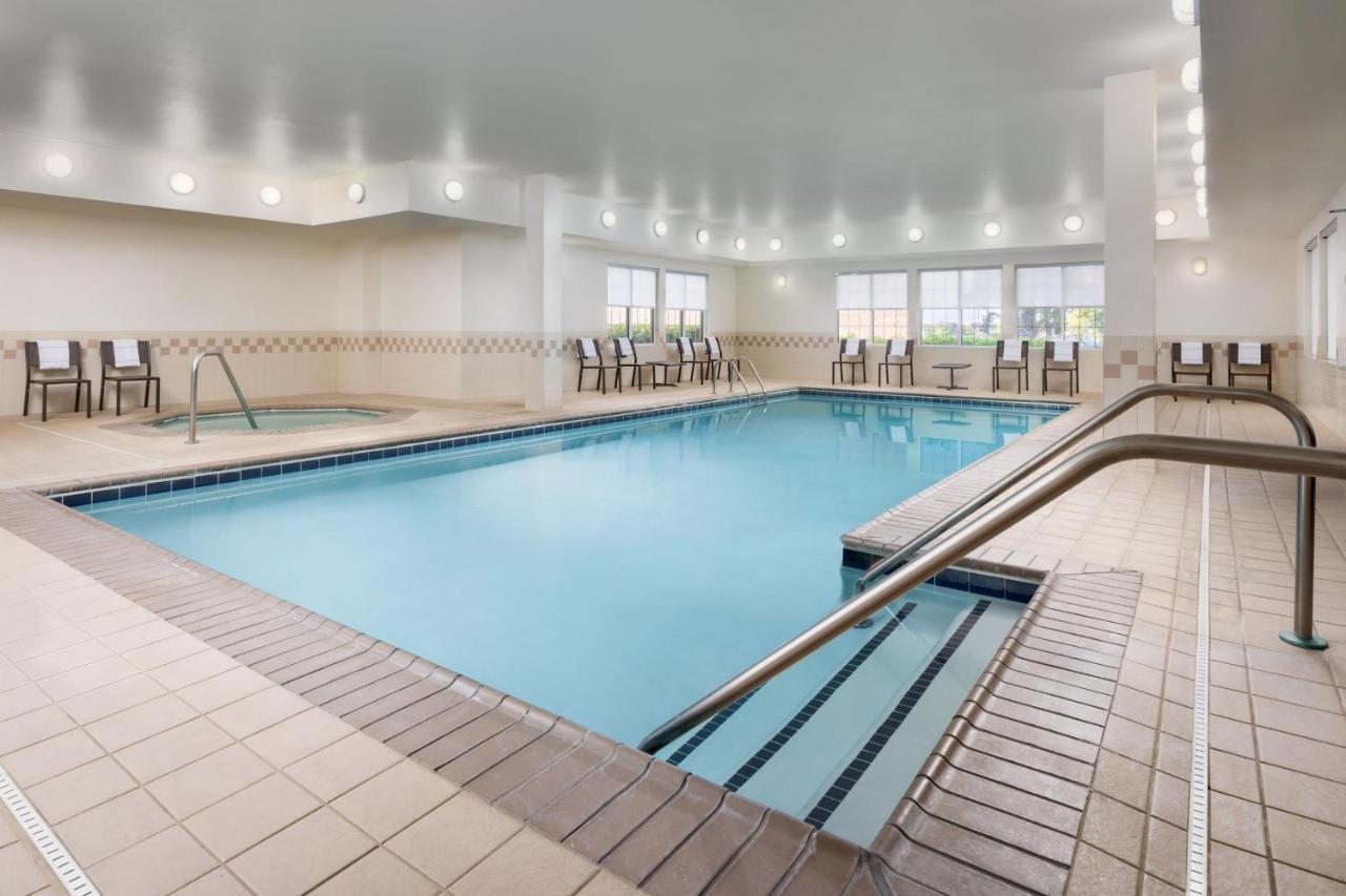 Hotel Potomac Mills 3*