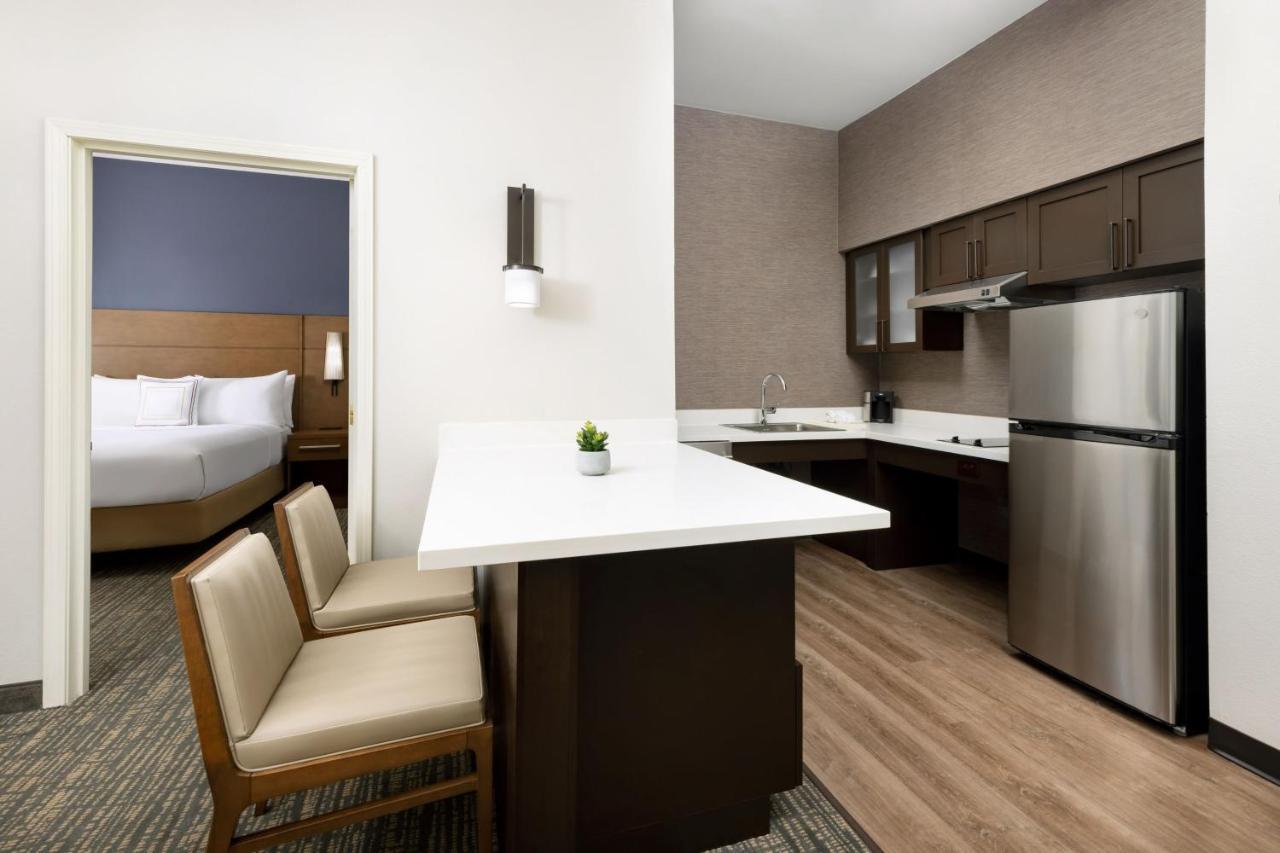 Hotel Potomac Mills 3*