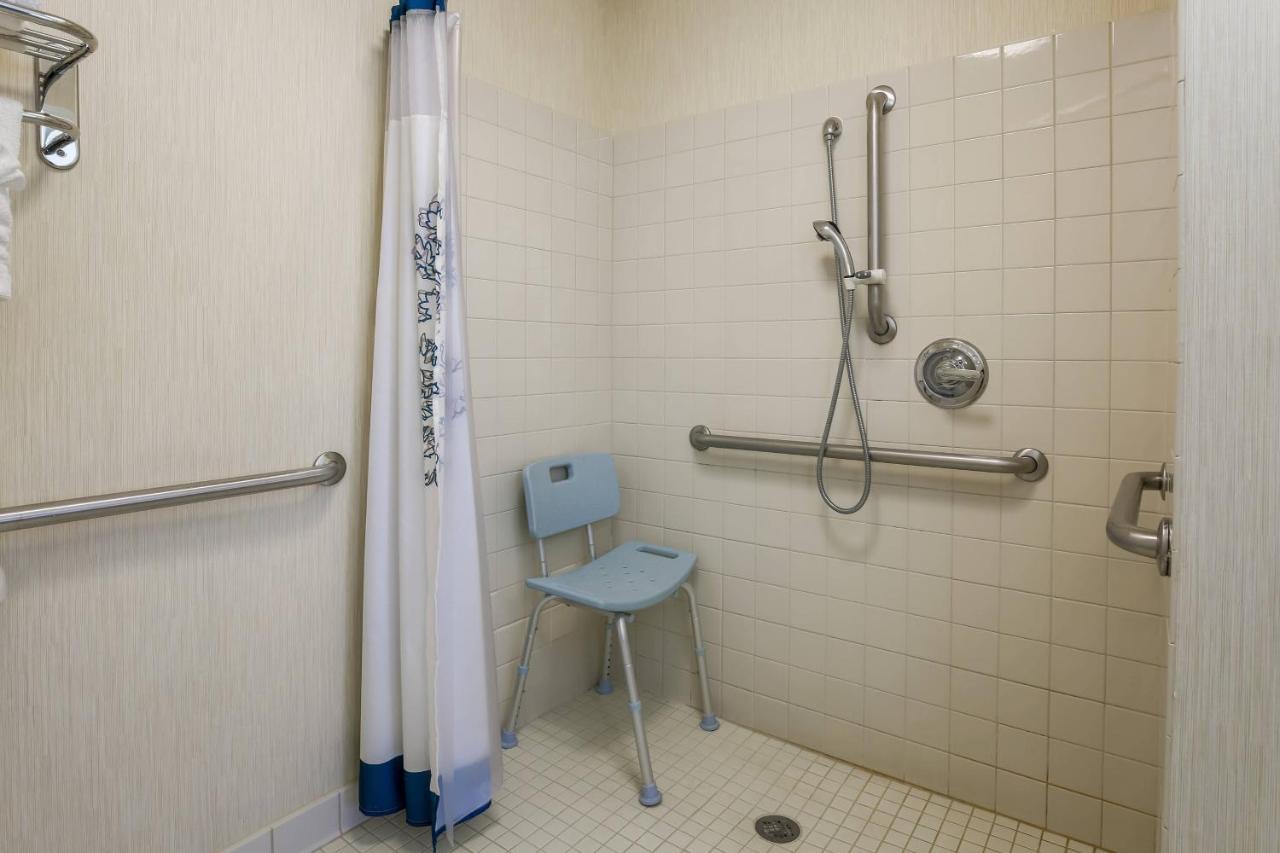Hotel Potomac Mills 3*
