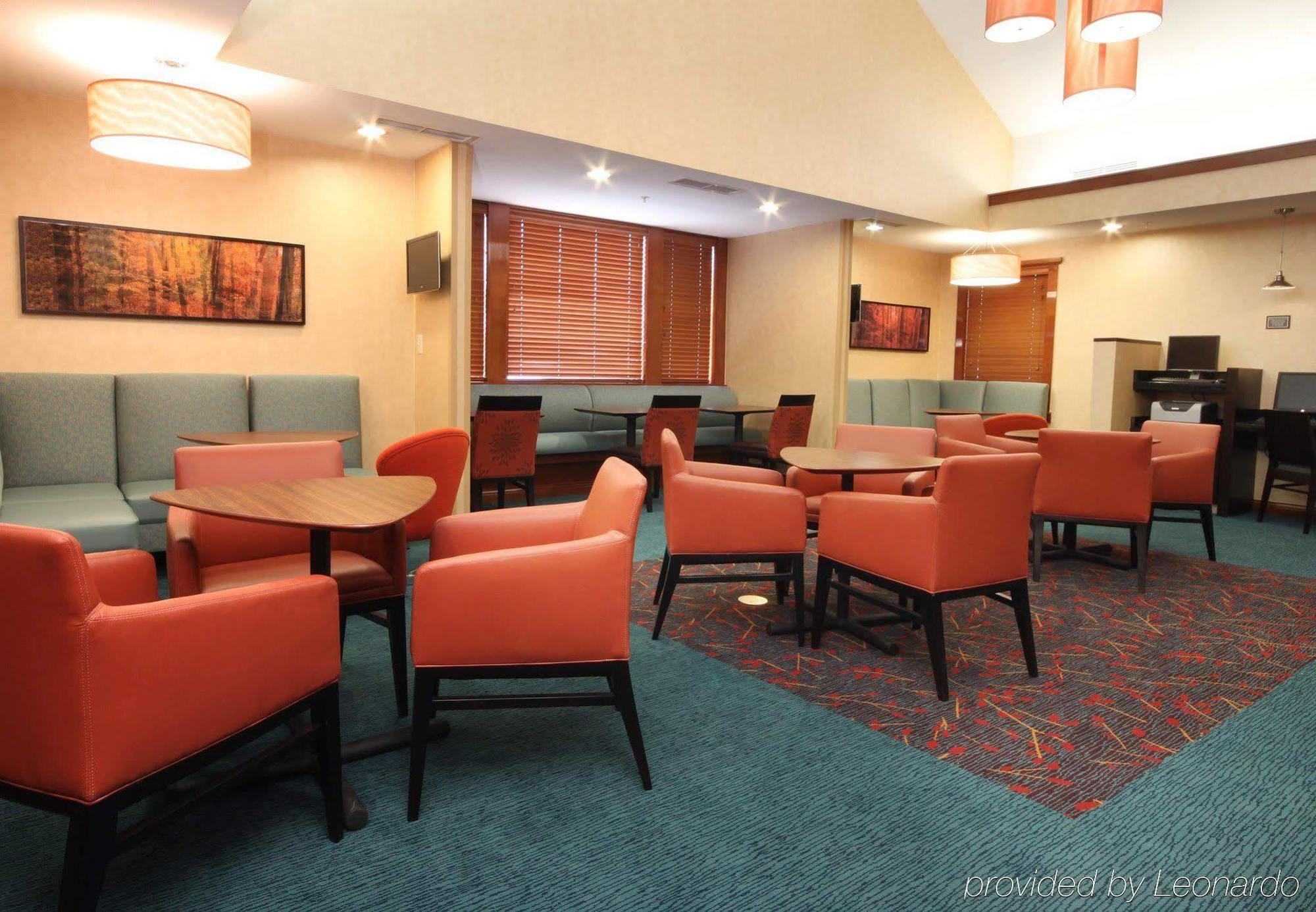 Hotel Potomac Mills 3*